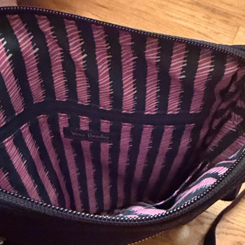 Vera Bradley Black and Burgundy Crossbody Bag Very Clean, Excellent Condition! - Picture 5 of 10